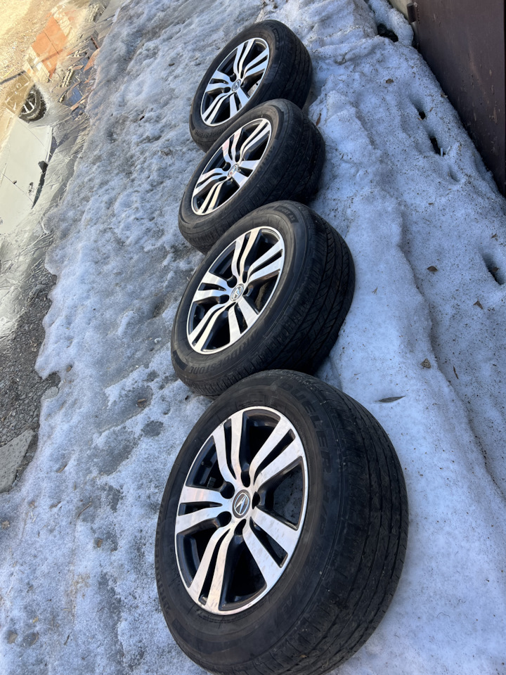 Шины летние Bridgestone 245/60 R18, литые диски Honda 8,5Jx18 ET55 ...