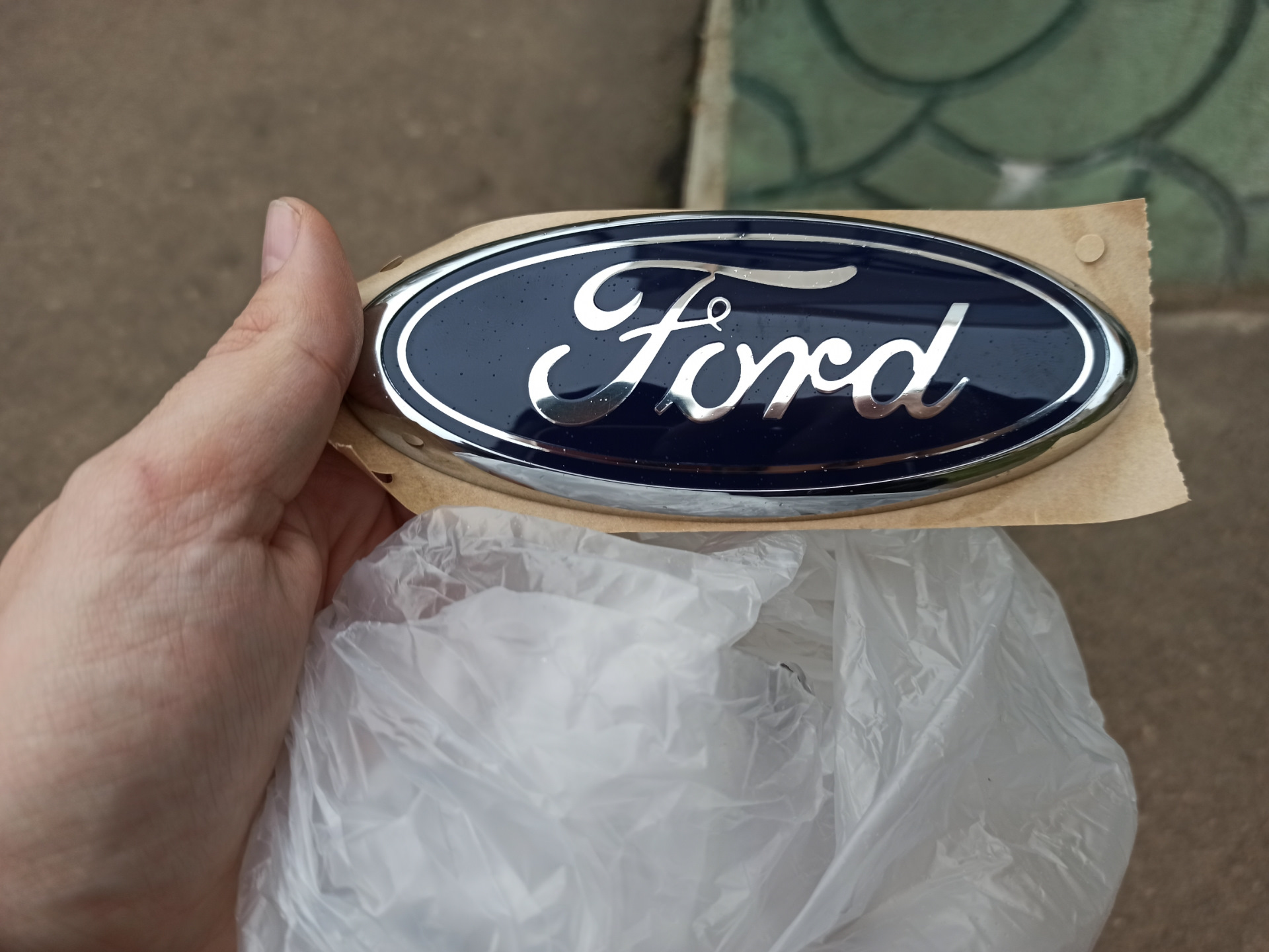 Логотип на крышке. Задняя эмблема Форд фокус 2. Эмблема Ford Focus 2008 на багажник. Значки Форд фокус 2 Рестайлинг. Эмблема Форд фокус 3 на багажник.
