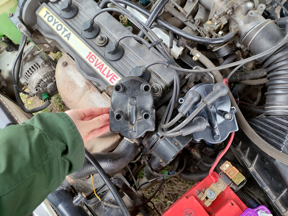 Замена бегунка и крышки трамблера — Toyota Sprinter (90), 1,6 л, 1987 ...