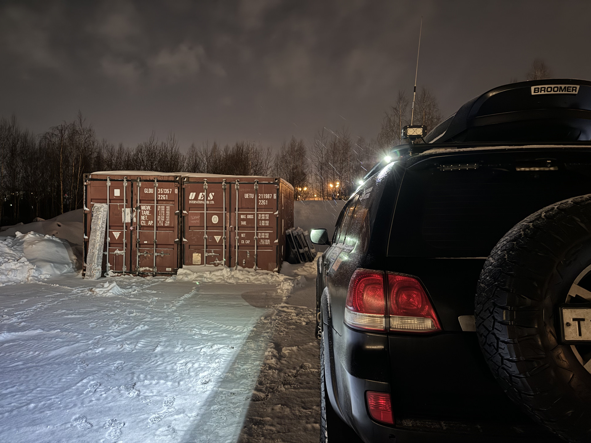 Боковые светильники на экспедиционном багажнике Land Cruiser 200 ...