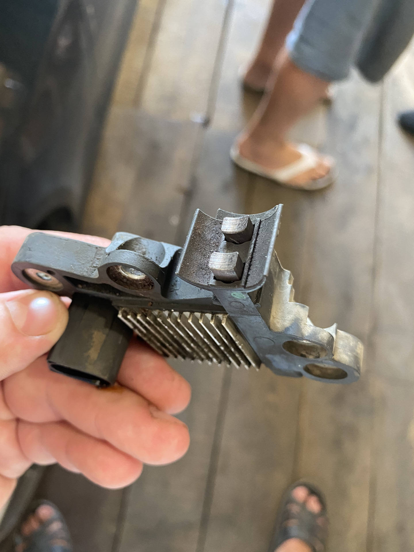 Замена щеток генератора — Mercedes-Benz E-Class (W212), 1,8 л, 2012 ...