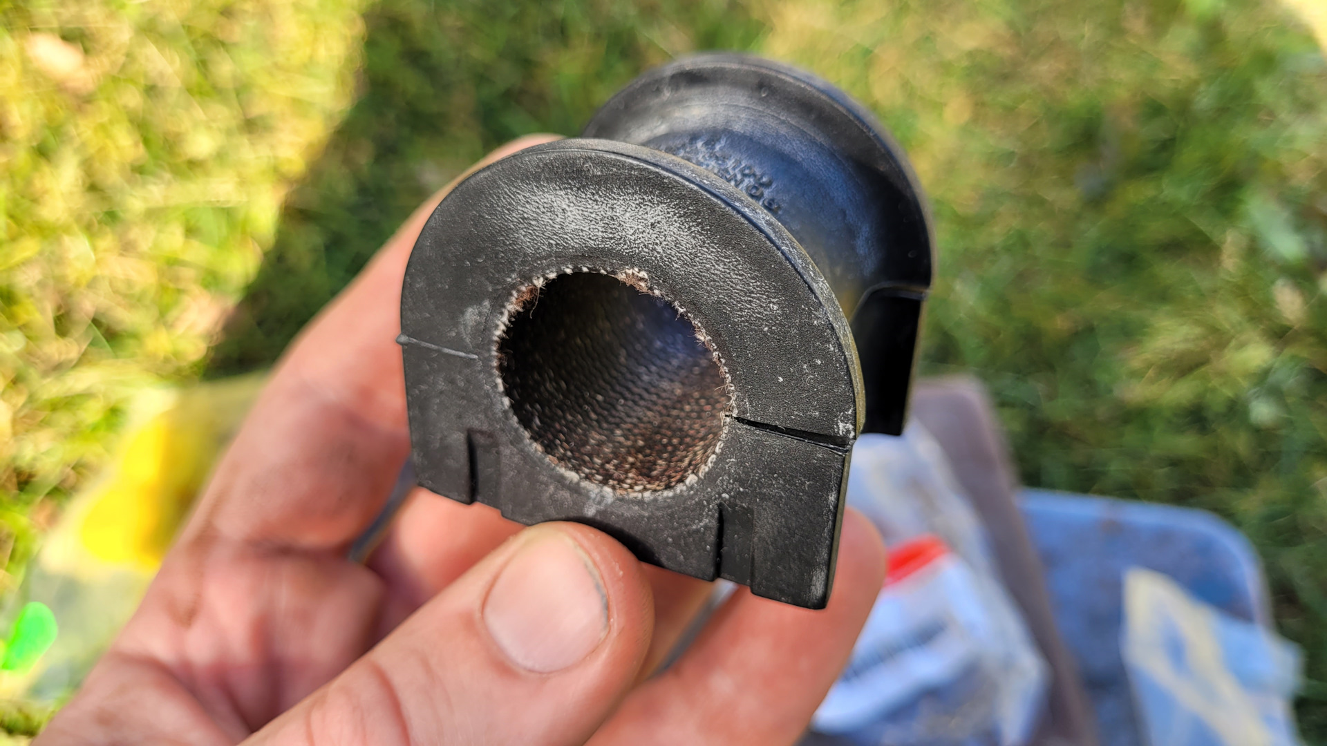 Резинки втулки переднего амортизатора scania. Инфинити qx60 стабилизатора втулки. Втулки переднего амортизатора верхняя мазда бт 50. Nissan 54613-1aa0b. Ваз 2111 втулки стабилизатора передние.