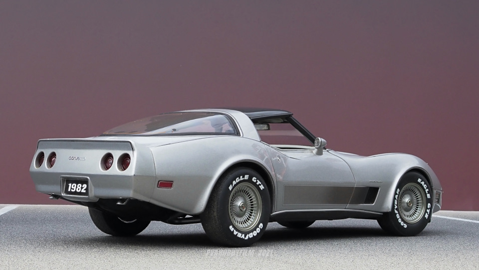 AUTO art 1982 Corvette コレクターエディション 1:18 AUTO art 1982 Corvette コレクターエディション 1:18 AUTO ART