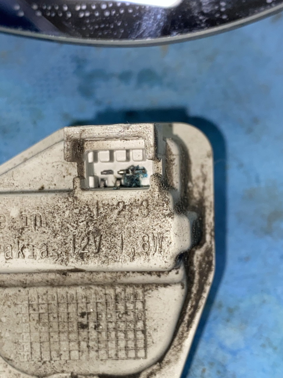 Замена повторителя поворота — Volkswagen Golf Mk7, 1,4 л, 2013 года ...