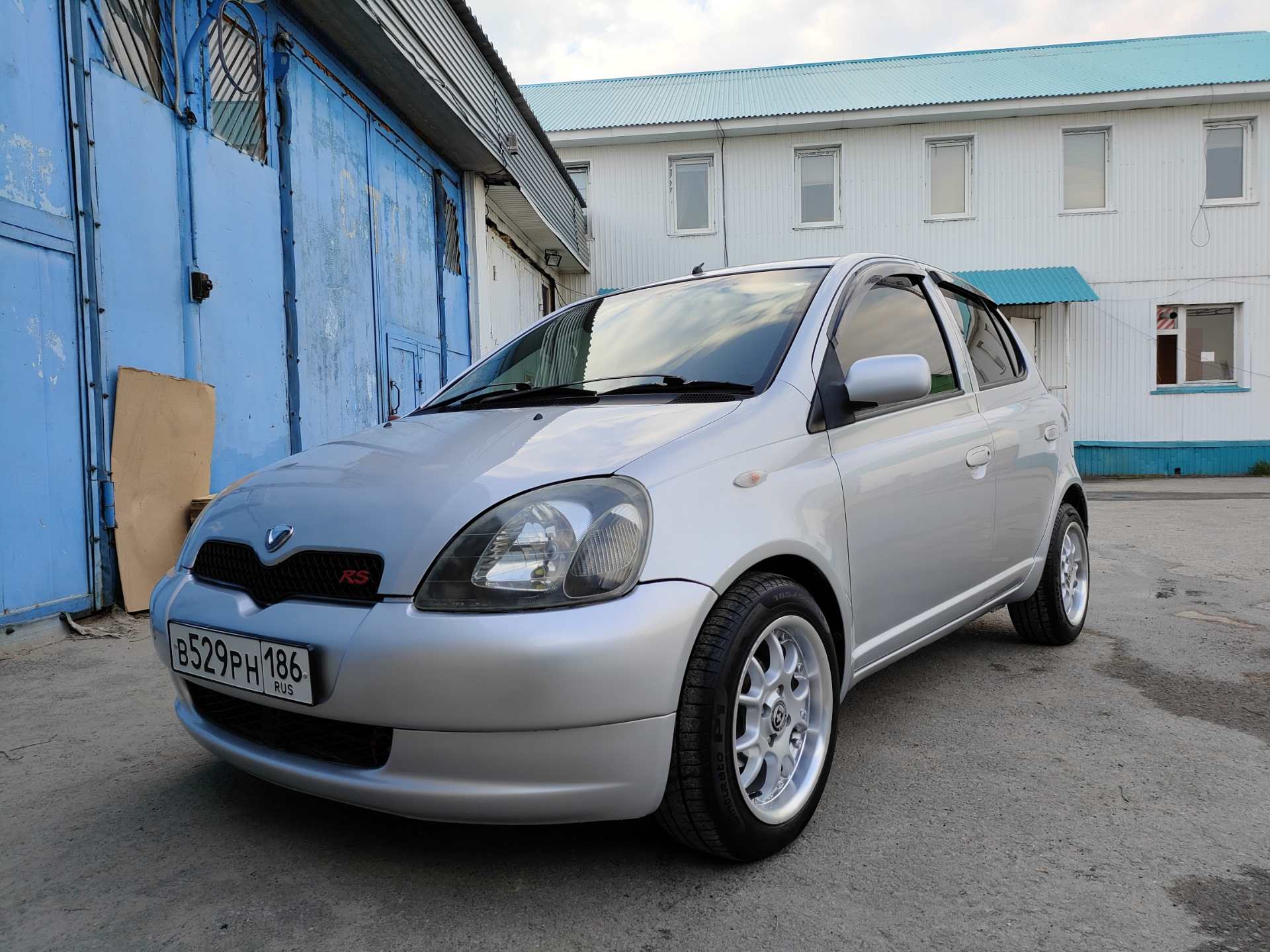 Toyota Vitz 1