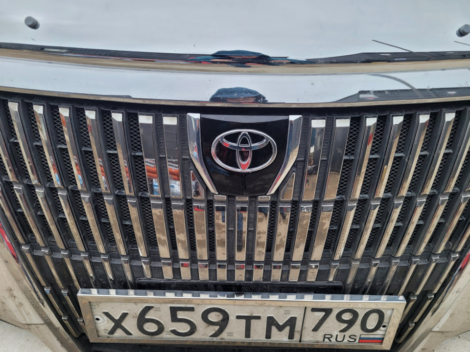 Эмблема Решётки радиатора из эсквайр в тойота. — Toyota Esquire, 1,8 л ...