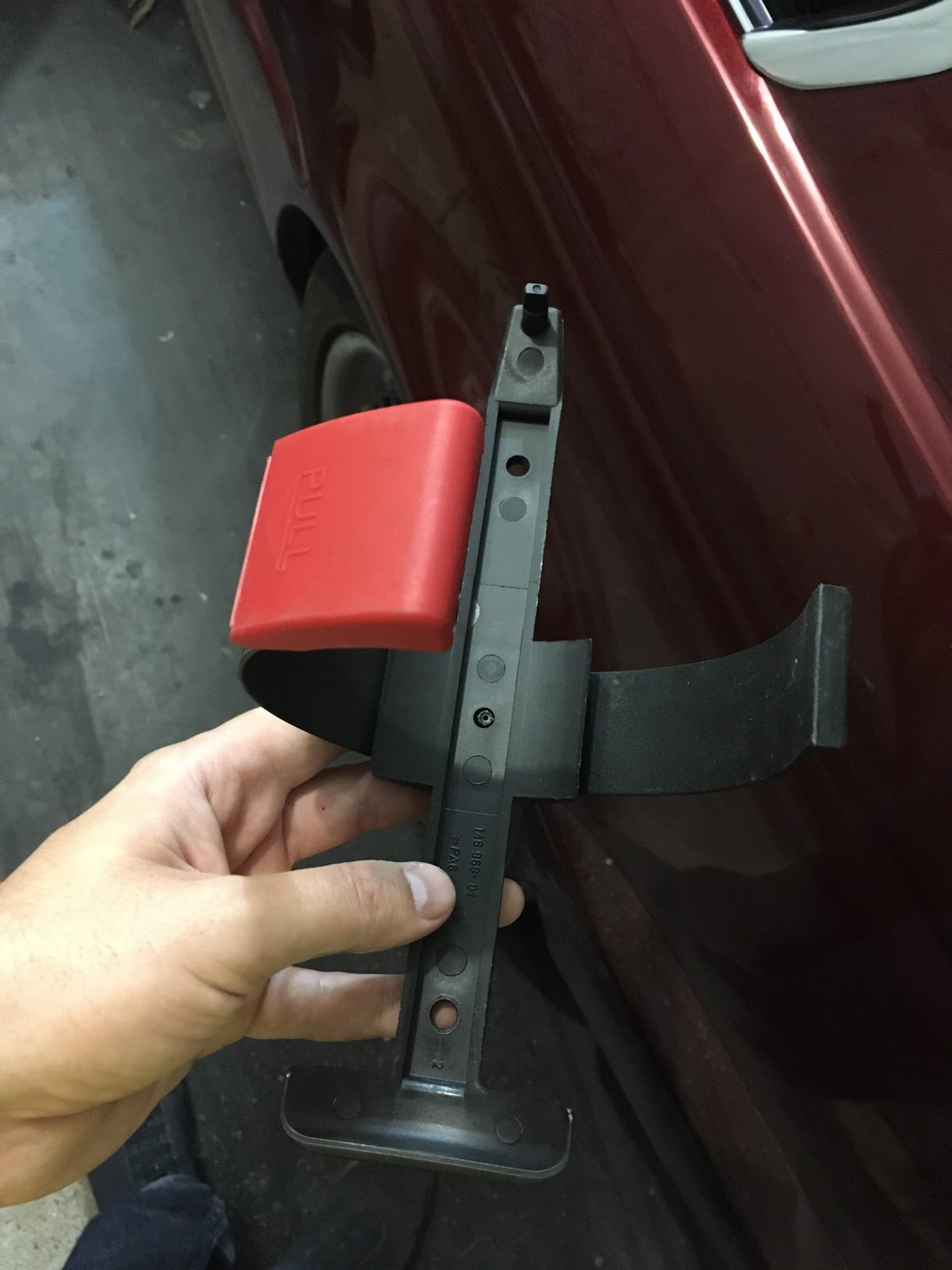 Дооснащение опция S421A — Огнетушитель BMW(Gloria) под водительским ...