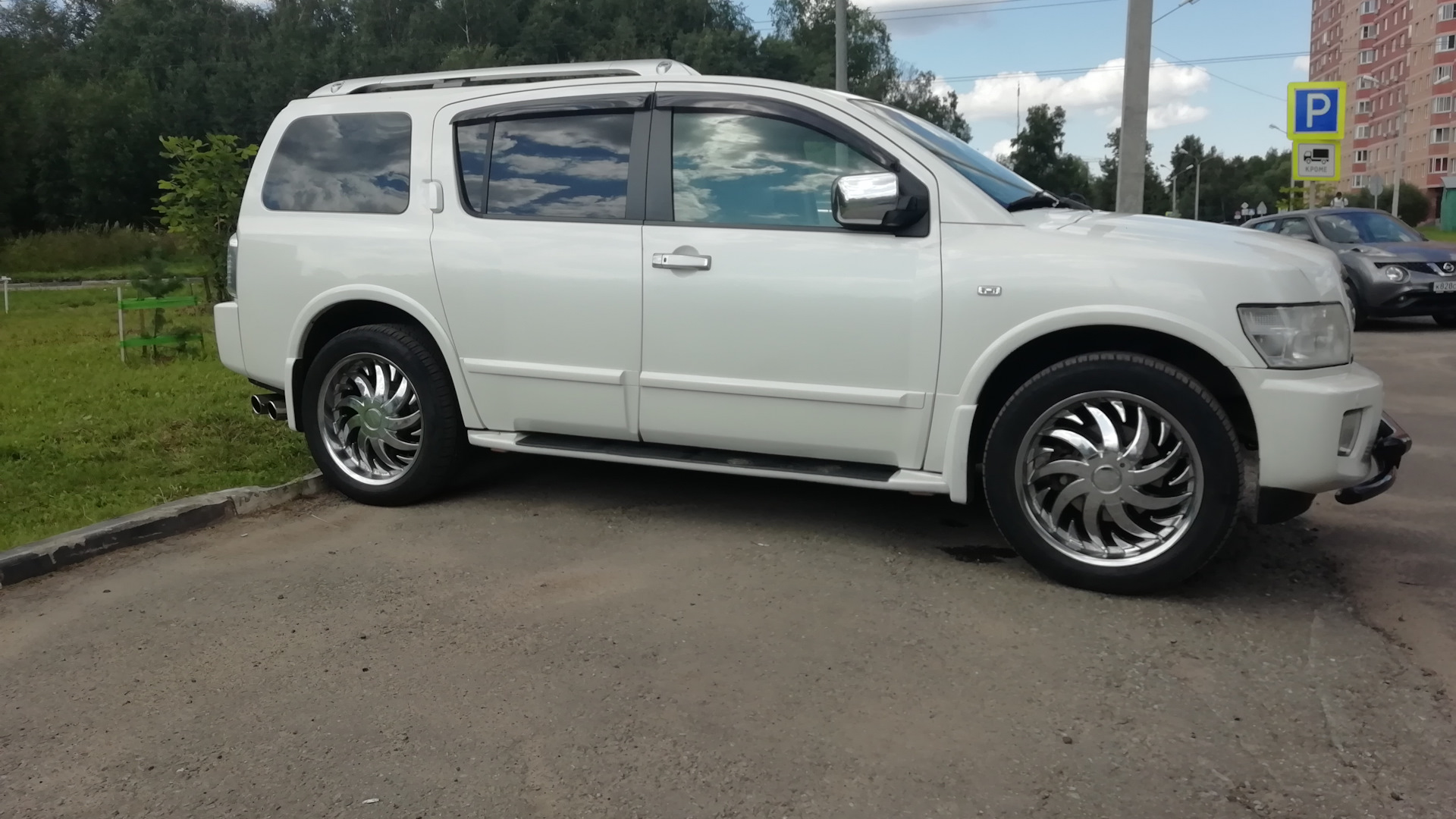 Infiniti QX56 (1G) 5.6 бензиновый 2008 | Носорог на DRIVE2