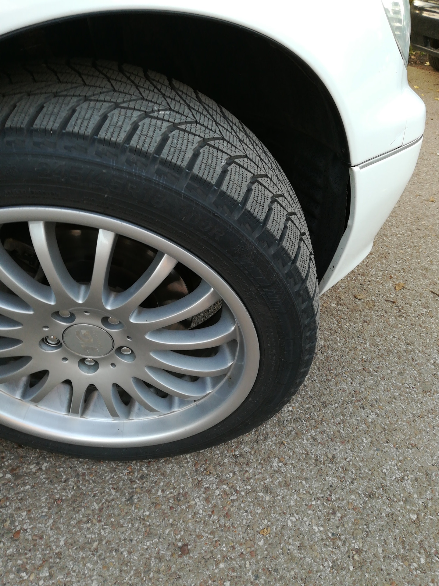 Резина 245 на 45 р 18 на тойота камри зимняя шипованная. 245/45r18 rw501. Резина 245 45 20 на опель инсигния можно ставить. Колеса 18 245 45 на кашкай. Колеса на кроссовере 245/45/18.