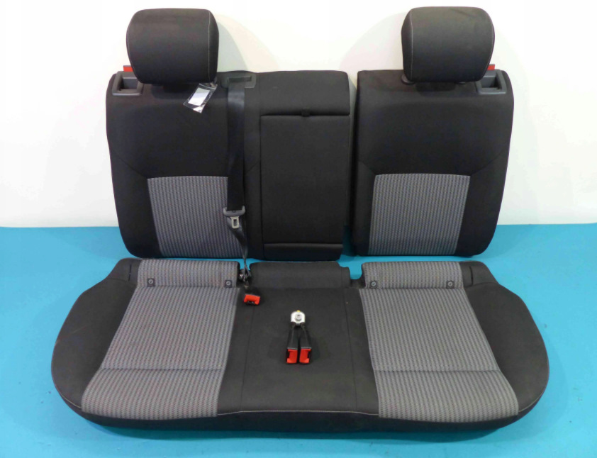 Заднее сиденье с подлокотником, раздельная спинка. Шкода Рапид, Сеат ...