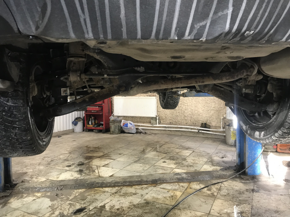 Замена задней пружины — Subaru Forester (SJ), 2,5 л, 2013 года | визит ...