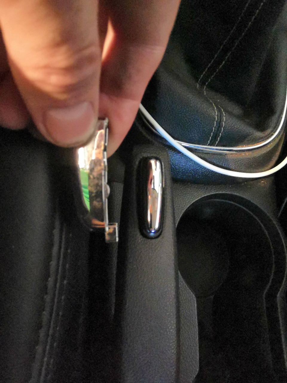 Заменил кнопку ручника — Opel Mokka (1G), 1,4 л, 2012 года | поломка ...