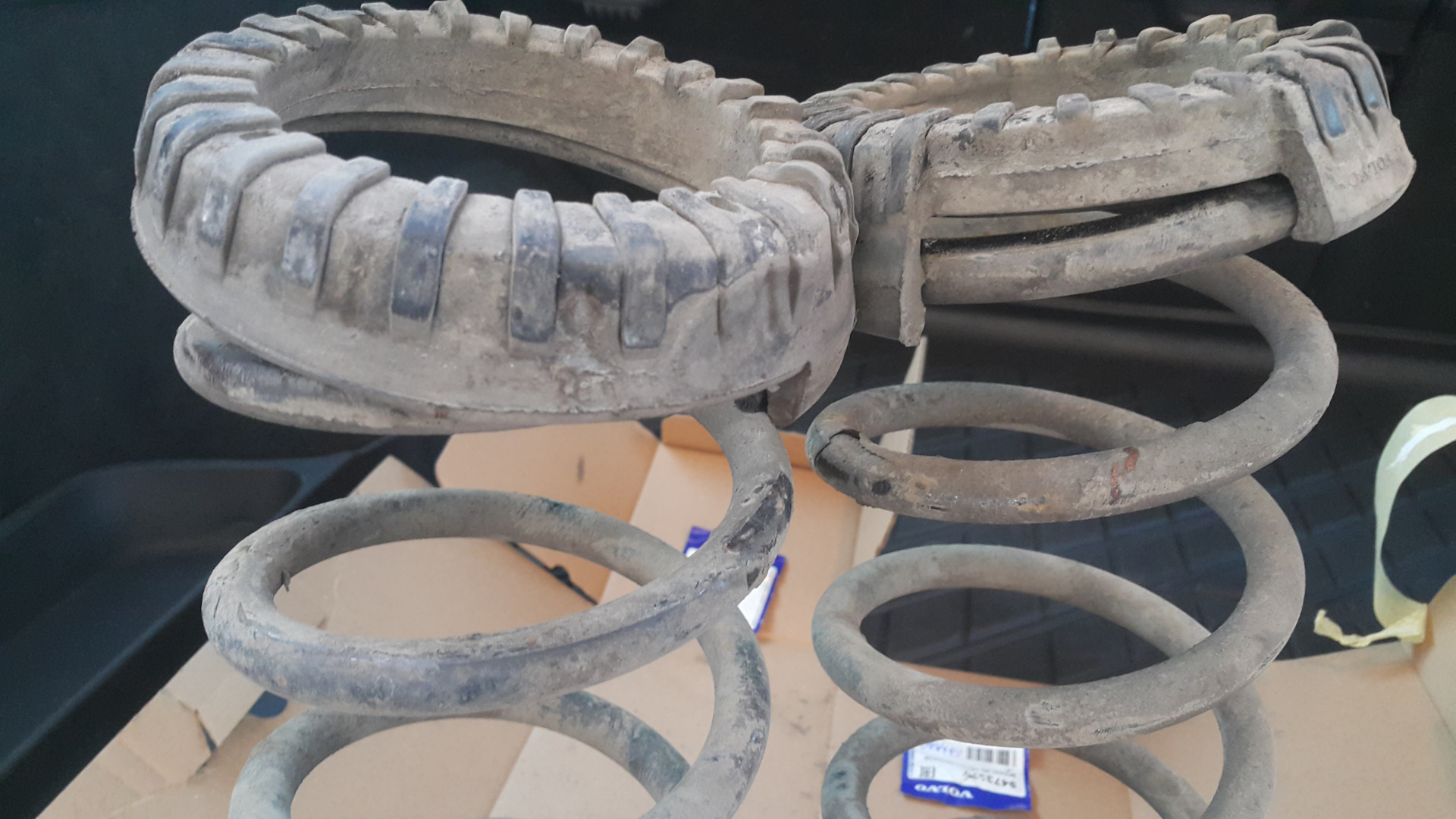 Замена задних пружин — Volvo XC70 II, 2,4 л, 2002 года | визит на ...