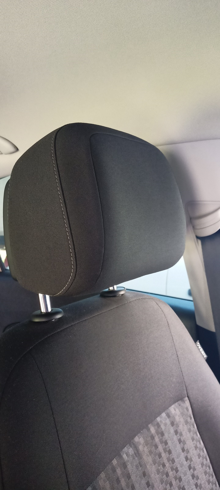 Подголовники от Тигуана и лампы LUMOS в салон. — Volkswagen Polo Sedan ...