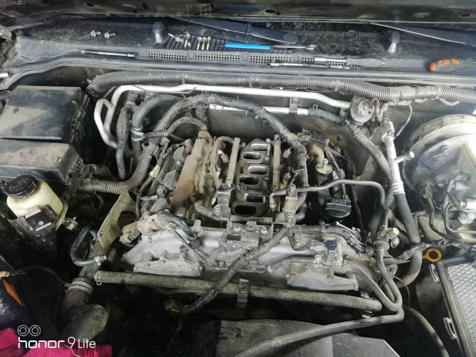 Решили поменять прокладки под клапанными крышками Ниссан Патфайндер r51 ...