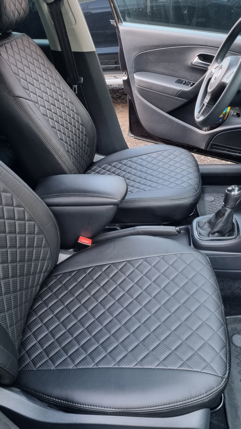 Новые чехлы — Volkswagen Polo Sedan, 1,6 л, 2014 года | стайлинг | DRIVE2