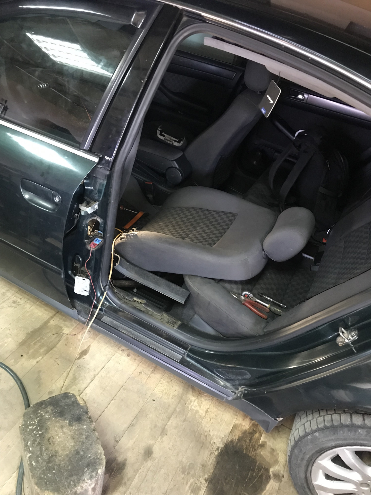 Поставил свои рамки гос.номера. — Toyota Camry (XV50), 2,5 л, 2017 года ...