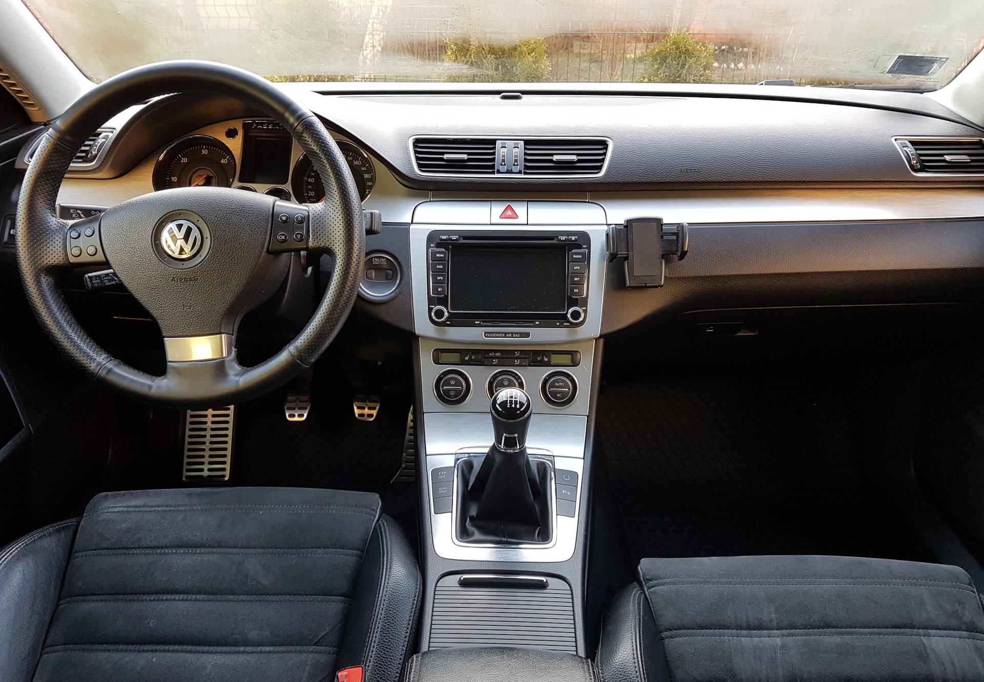 Купить пассат б6 1.8. VW Passat b6 салон. Фольксваген Пассат б6 2008 салон. WV Passat b6 салон. Volkswagen Passat b6 Interior.
