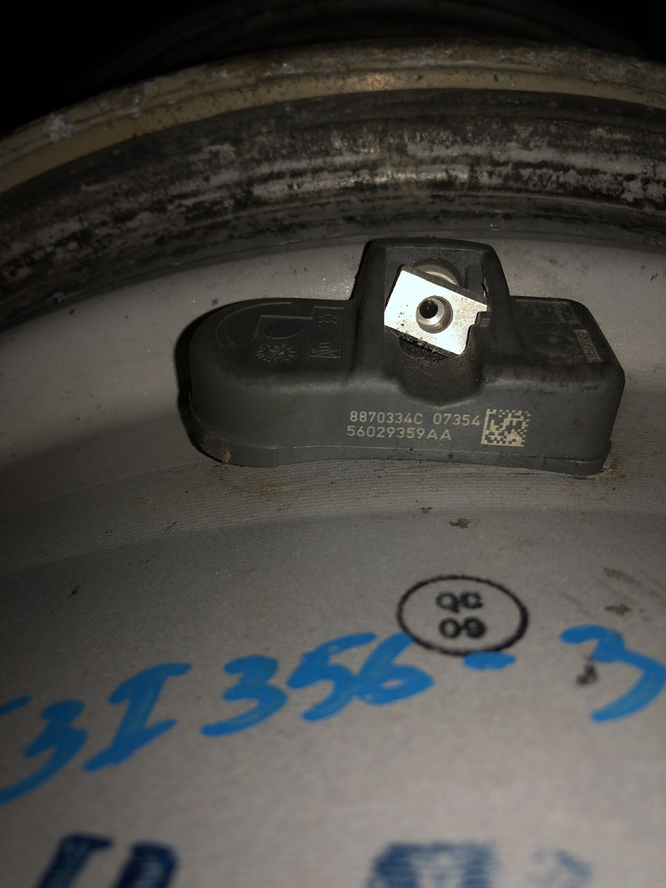 Фото в бортжурнале Jeep Grand Cherokee (WK). Запчасти на фото: 56029359AA