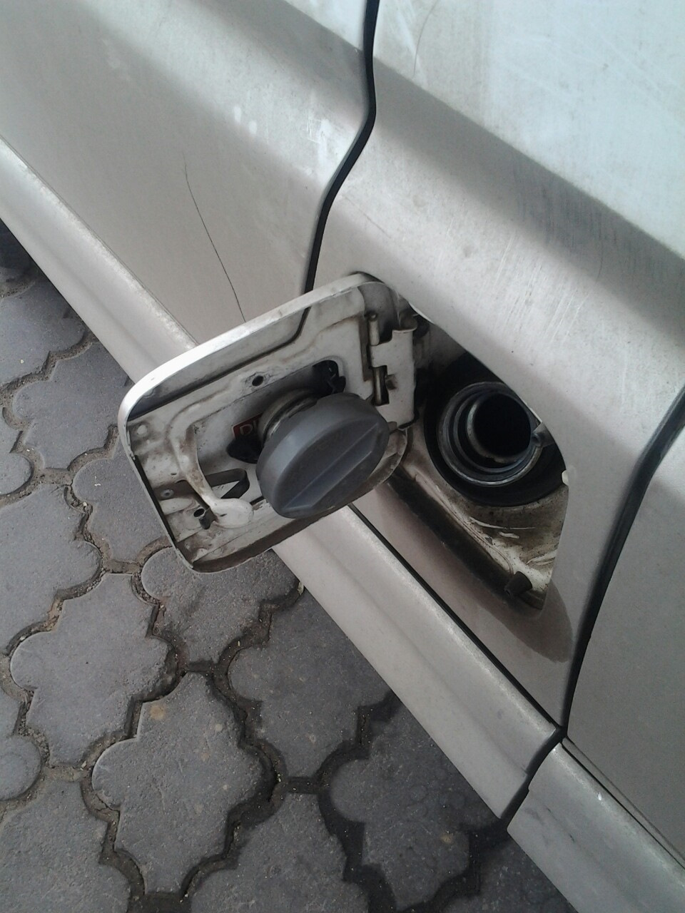 Крепление крышки бензобака — Toyota Hiace Regius, 3 л, 1997 года ...