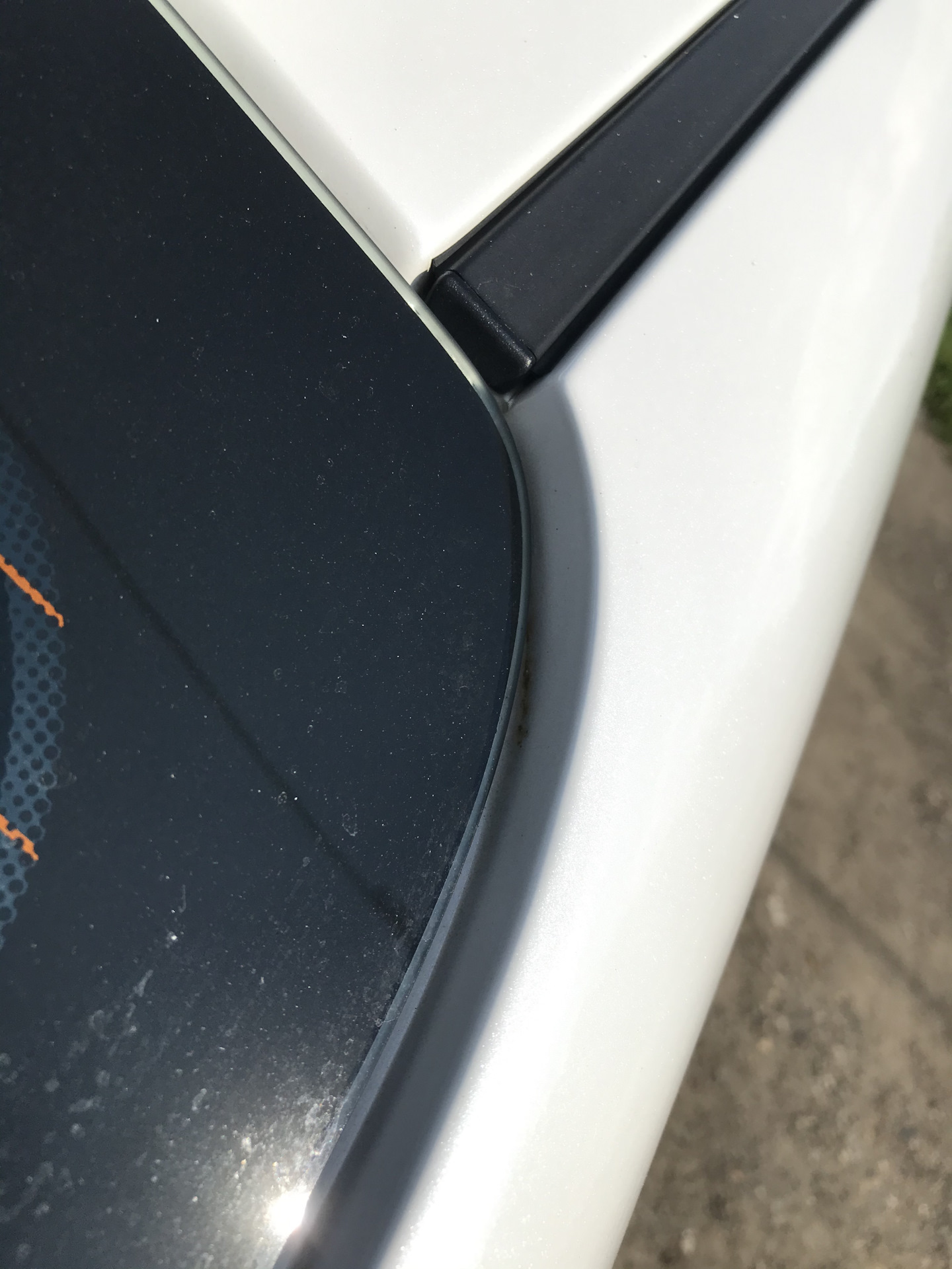 скол ржавчина. паджеро спорт 1 полировка сколов. ржавый скол. скол на кузове авто. Kia rio 2018 сколы на кузове.