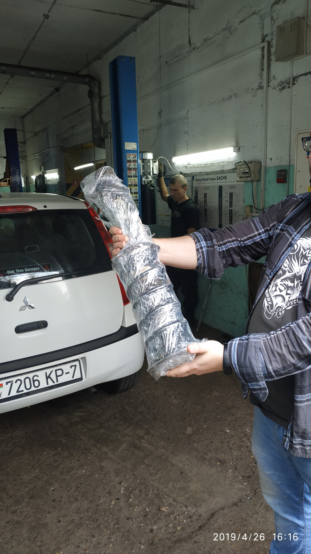 Обманка лямбды, замена стойки амортизатора — Mitsubishi Colt VI, 1,1 л ...