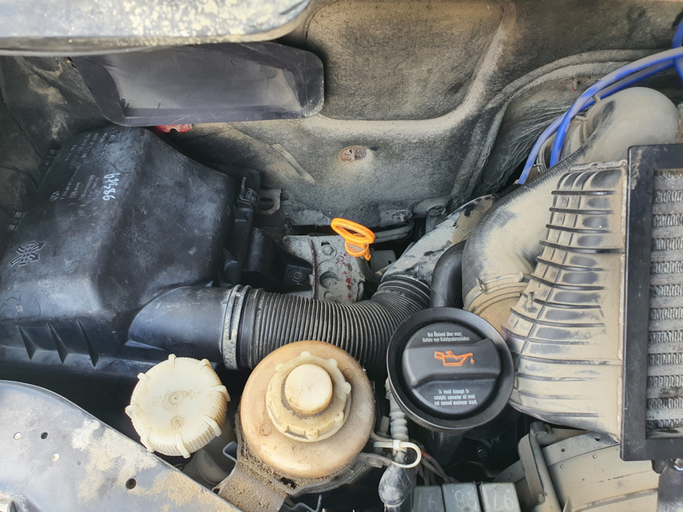 Замена короба воздушного фильтра — Volkswagen Transporter T4, 2,5 л ...