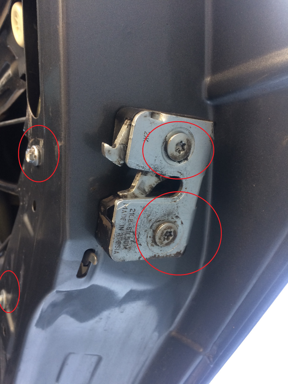 Замена электропривода замка — Lada Приора хэтчбек, 1,6 л, 2012 года ...