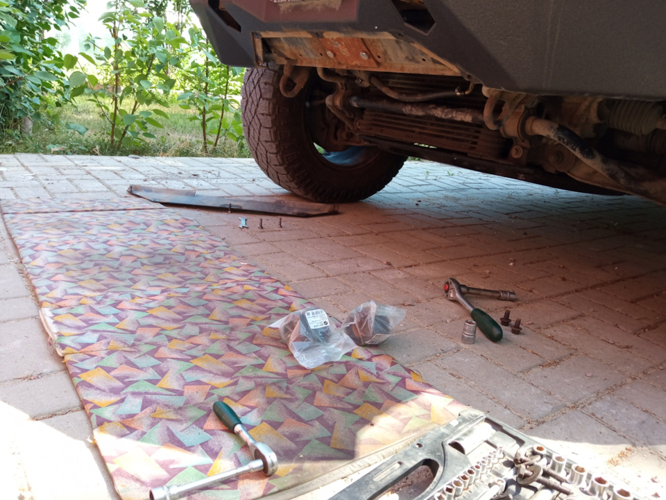 скрип спереди при проезде неровностей — Mitsubishi Pajero (4G), 3,2 л ...