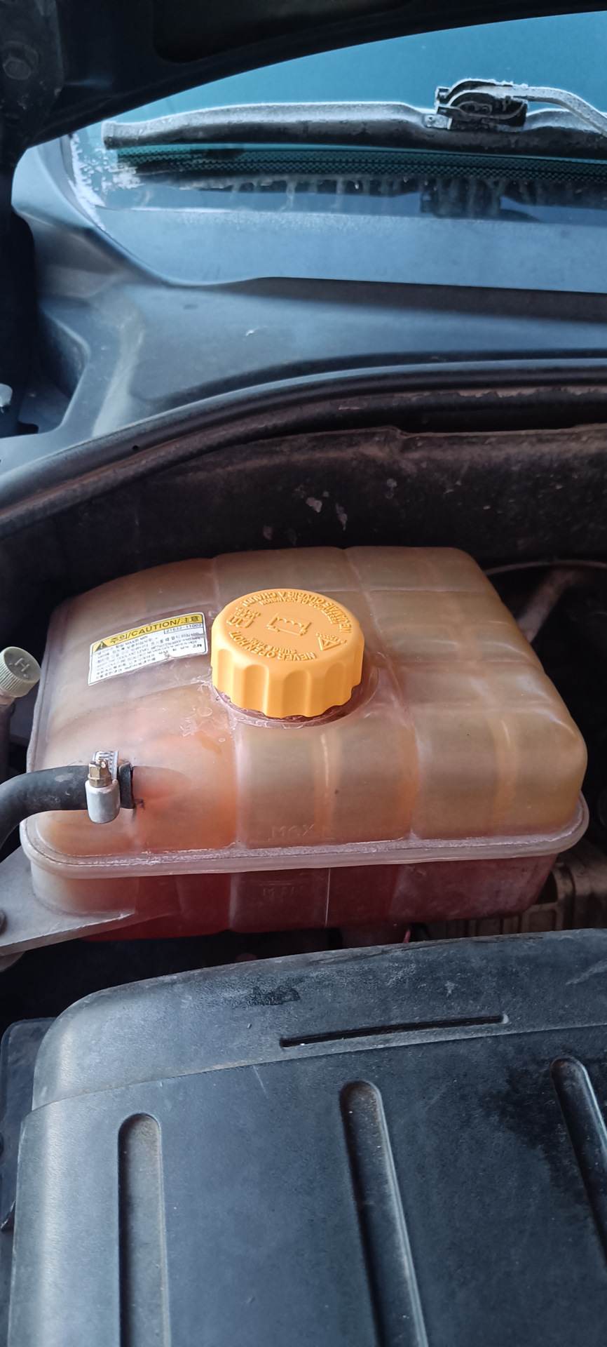 Манометр давления охлаждающей жидкости на ваз 2107. Избыточное давление в расширительном бачке. Устройство закрытого расширительного бака системы отопления. Избыточное давление в расширительном бачке. Избыточное давление в расширительном бачке.