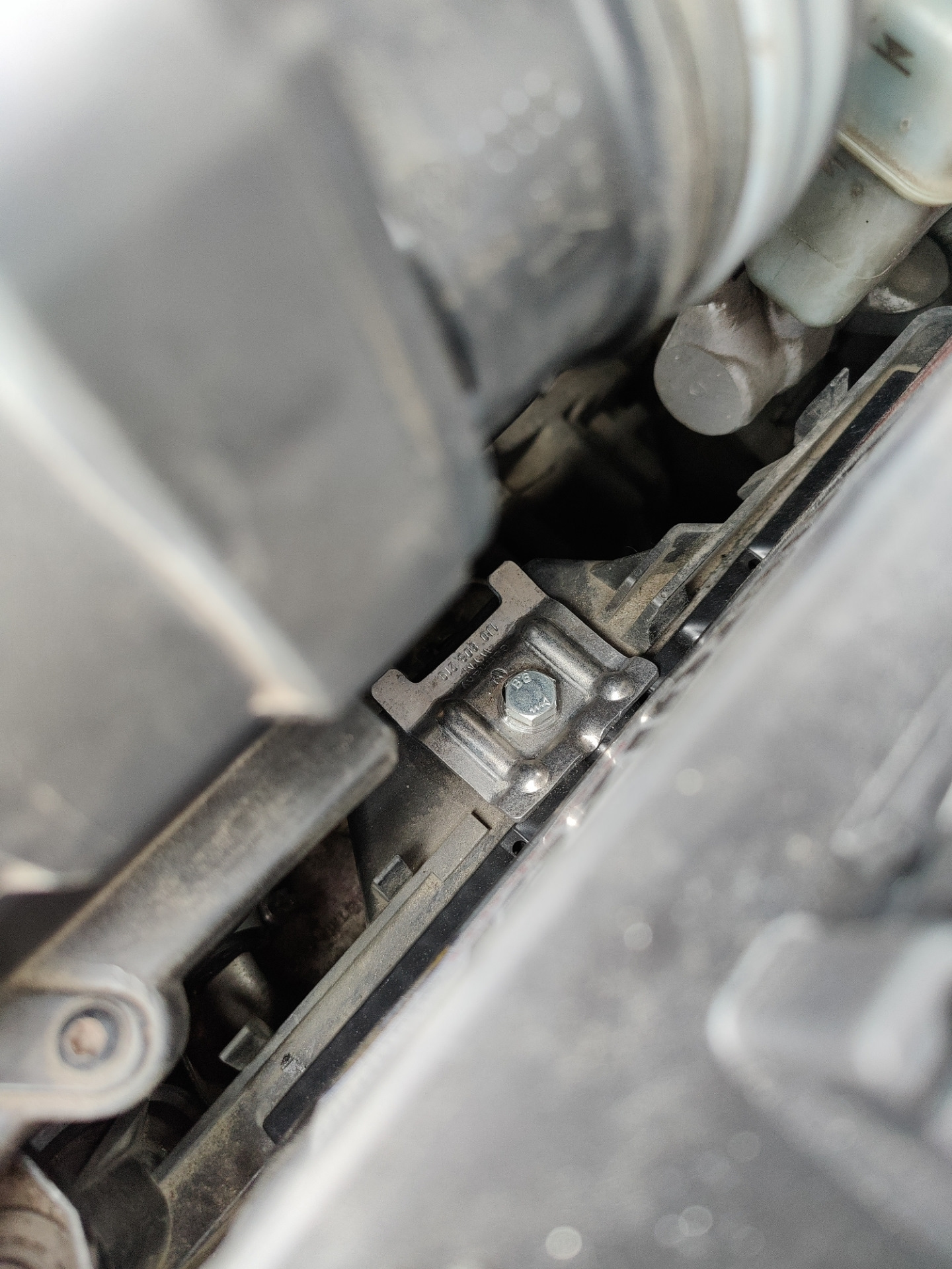 36. Установка нового акб ака БИГ бой — Volkswagen Passat B7, 1,8 л ...