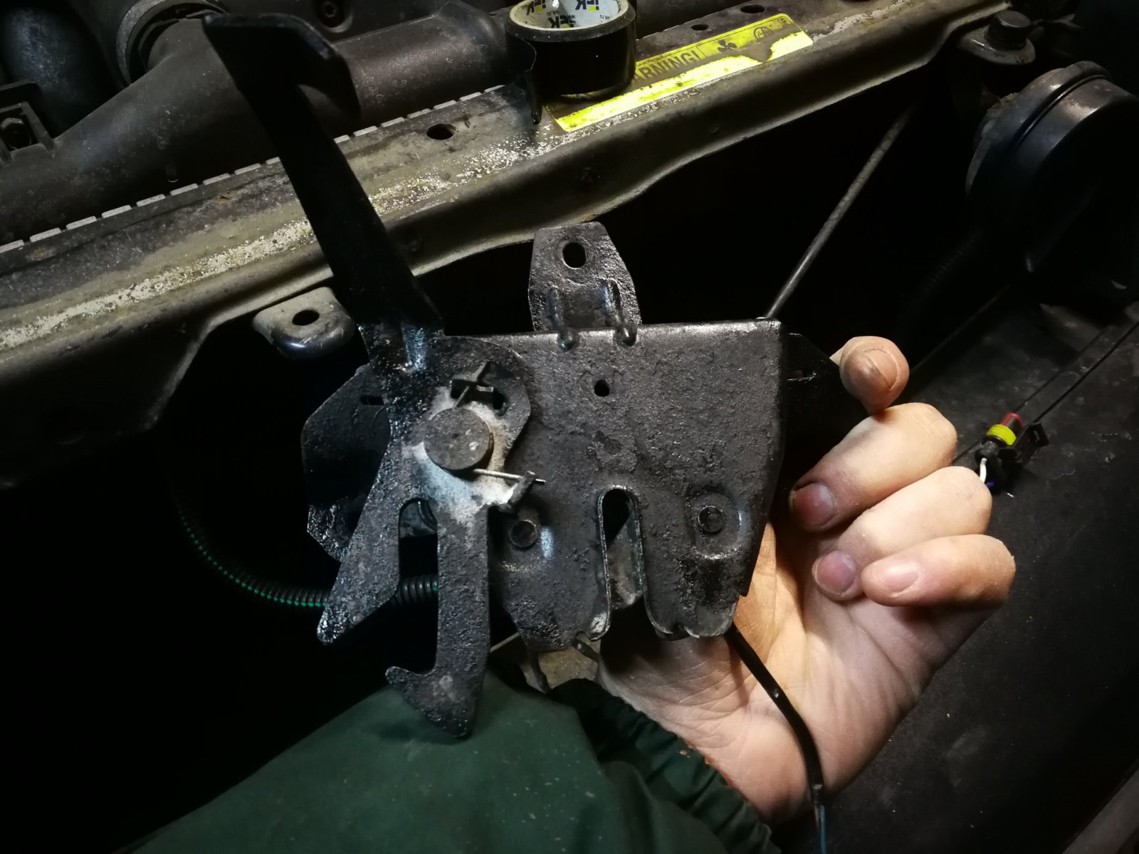 +1 победа (Замок капота с концевиком). Кайфффф — Volvo V40 (1G), 1,8 л ...