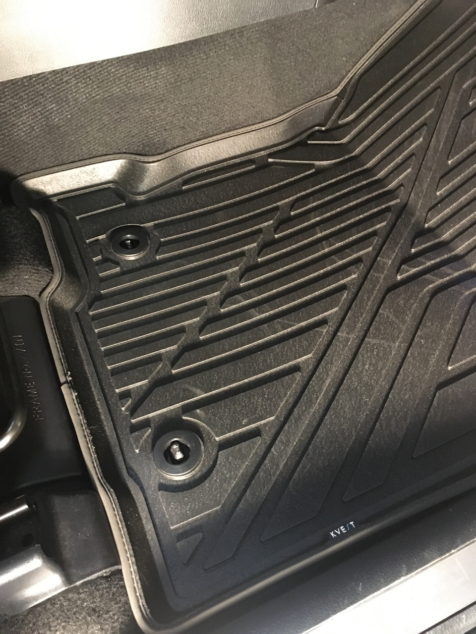 Коврик пассажира в салоне. — Lexus NX (1G)