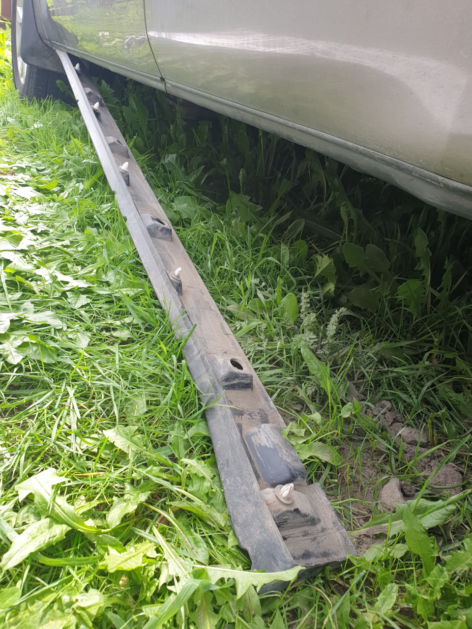 Снятие накладки порога, чистка, антикор. — Suzuki Grand Vitara (2G), 2 ...