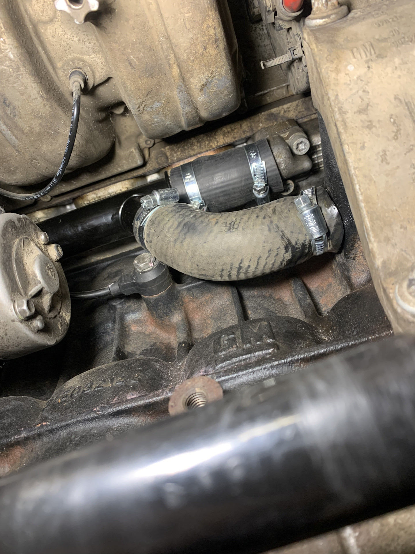 Вторая жизнь 🚗 Ч.11. Замена основного патрубка ОЖ. Удаление воздушной ...