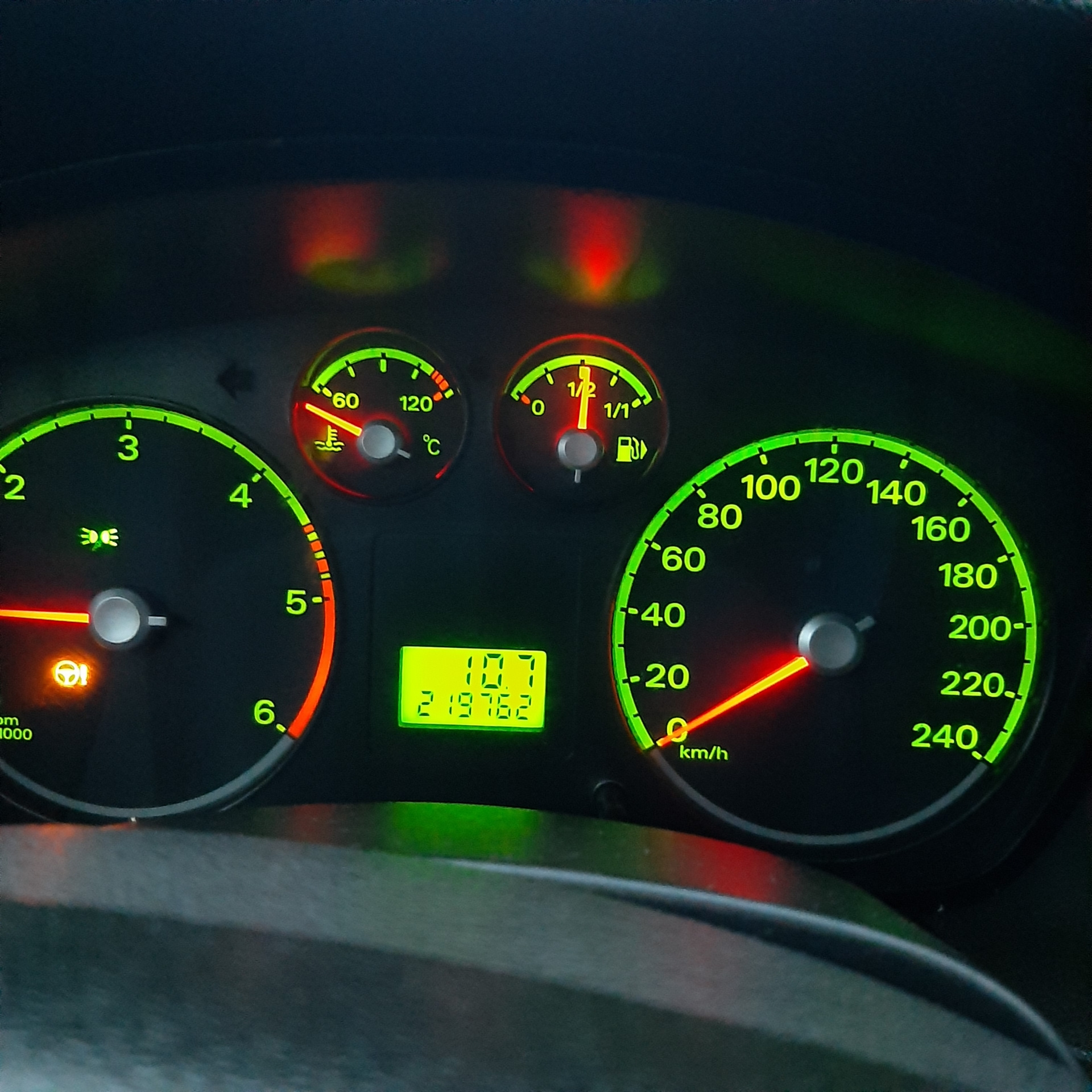 Температура двигателя форд фокус. Форд фьюжн температура двигателя на панели. Рабочая температура двигателя форд фокус 2 2. Форд фокус 2 перегрев двигателя. Рабочая температура двигателя ford fusion 1.