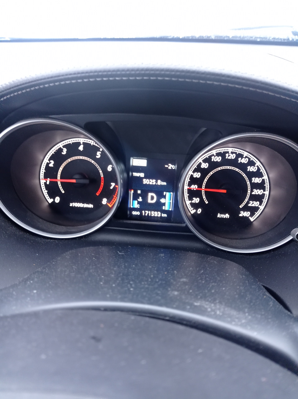 Небольшое ТО, масло двигателя — Mitsubishi Outlander XL, 2 л, 2011 года ...