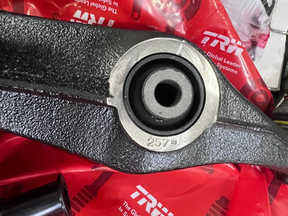 12.Ремонт подвески передней, замена передних нижних рычагов ...