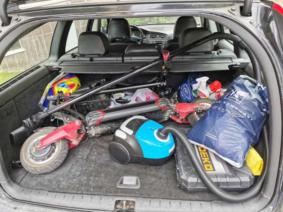 Самокат просто там лежал, а не занимал весь багажник — KIA Ceed SW (3G)