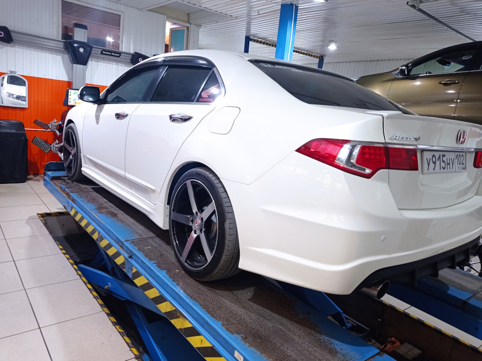 10. — Honda Accord (8G)