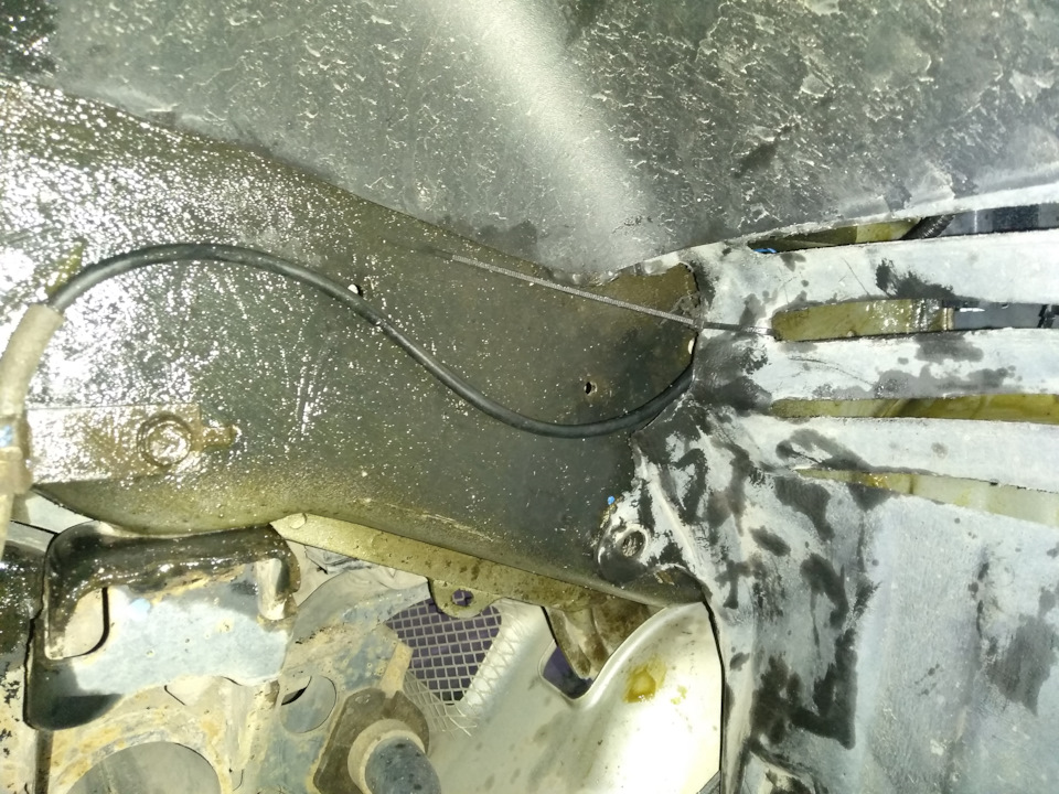 И хомутики вместо клипс((( — Mitsubishi Pajero (4G)