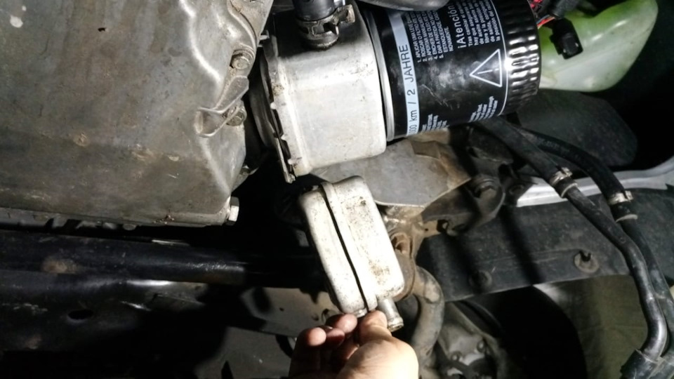 028 117 021 E и старый 078 117 021 A — Audi A6 (C5). Запчасти на фото: 028117021E, 078117021A