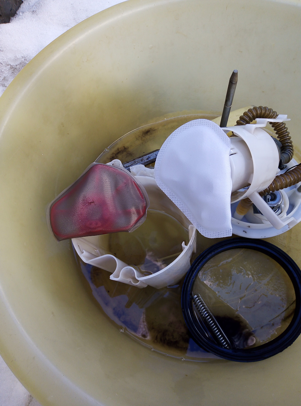 Зарядка АКБ, сеточка бензонасоса, щетки. — Lada Гранта, 1,6 л., 2014 ...