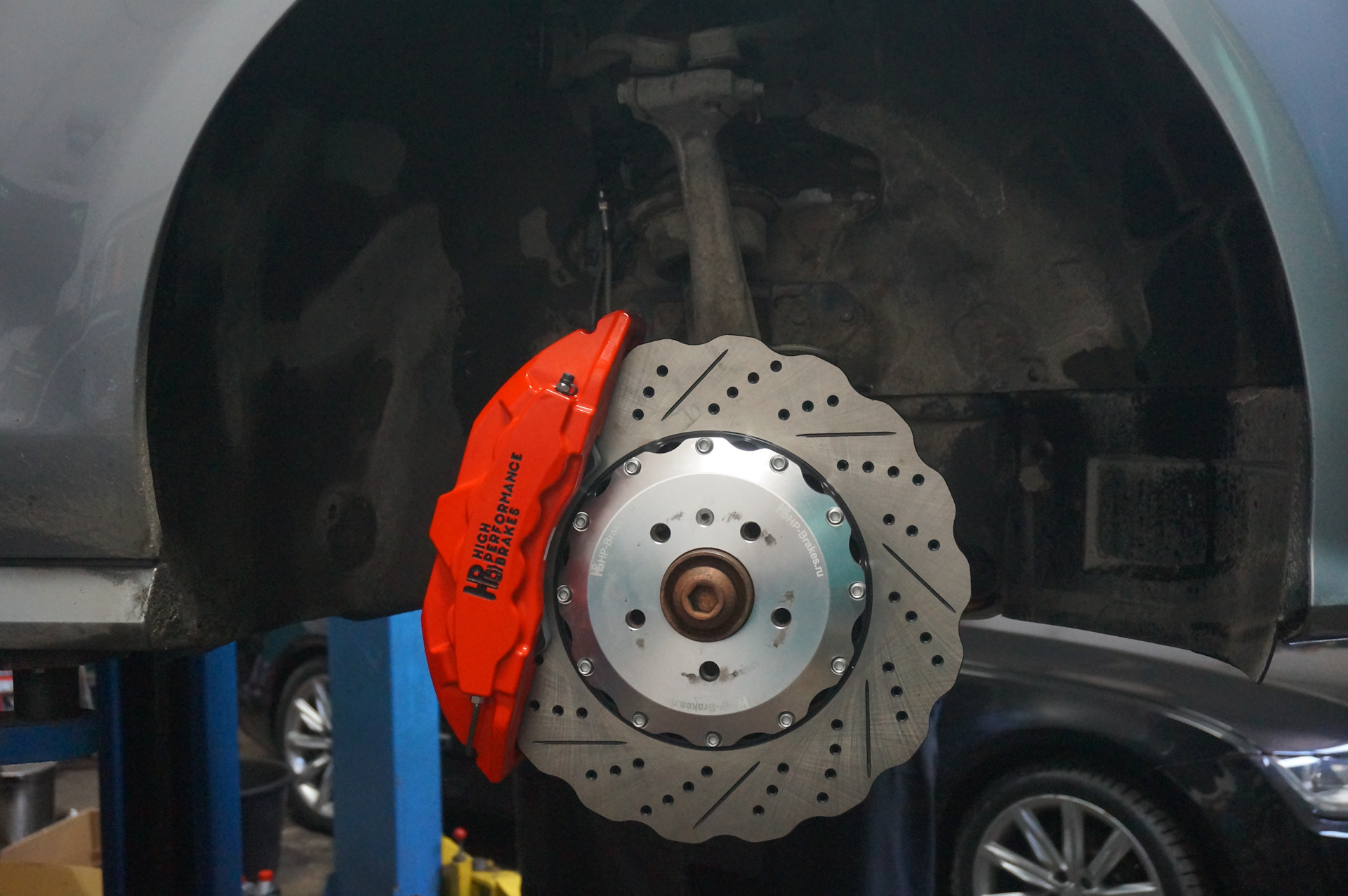 Brakes audi. Audi a5 Sportback диск тормозной с перфорацией. Ауди ТТ 8т 340 тормоза.