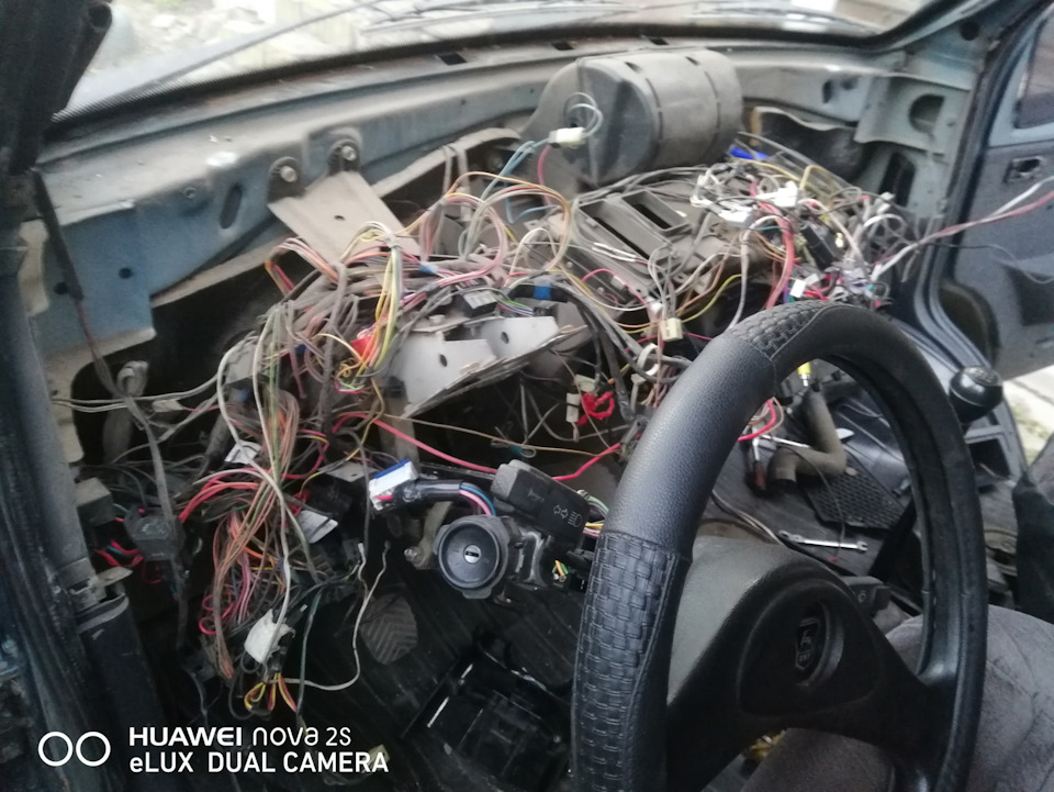 Как снять панель на соболе. Как снять панель на соболе. Торпедо газ 2705. Облицовка панели приборов газель 3302. Торпеда газ 3302.