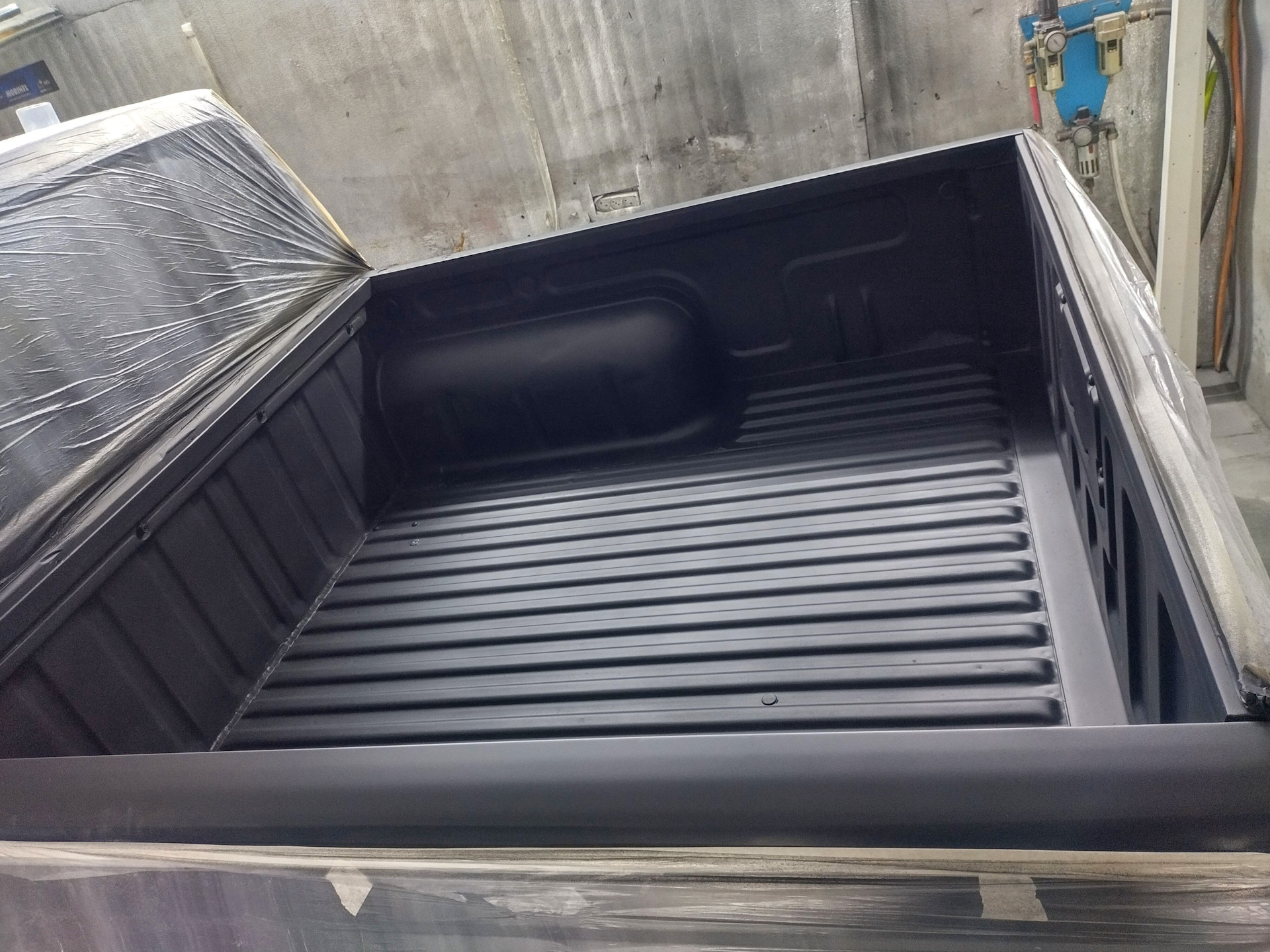 Покраска кузова Раптором. — Nissan NP300, 2,5 л, 2008 года | кузовной ...