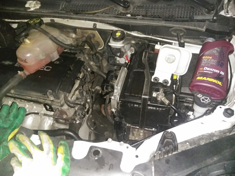 Замена жидкости ГУР. — Chevrolet Aveo Sedan (2G), 1,6 л, 2013 года ...