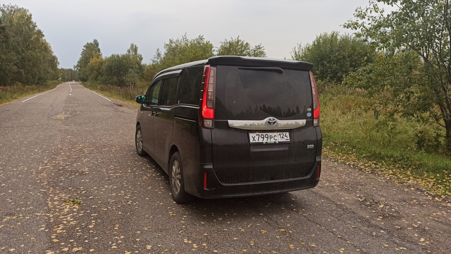 Toyota Noah (3G) 1.8 гибридный 2014 | Друг человека на DRIVE2