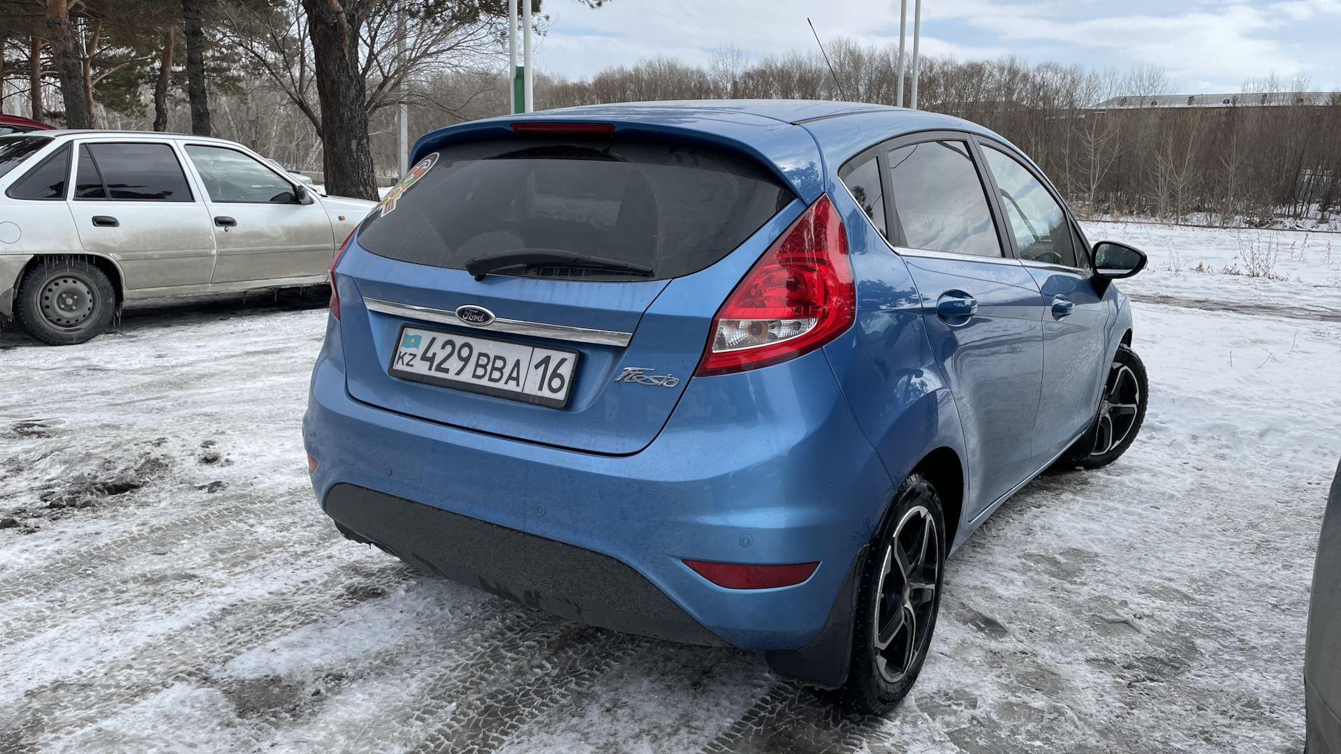 Ford Fiesta (Mk VI) 1.4 бензиновый 2012 | Машина жены на DRIVE2