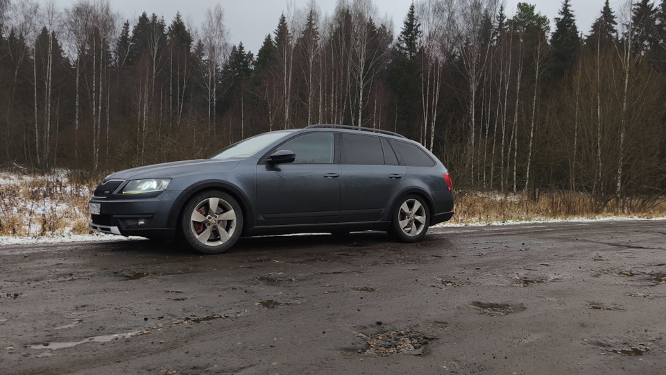 Skoda Octavia Scout серый вагон